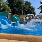 مكان تخييم Tente Avec Terrasse - 5 Pers. - Api-1-52-2033