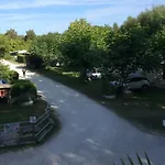 مكان تخييم Tente Avec Terrasse - 5 Pers. - Api-1-52-2033 Grayan-et-l'Hopital