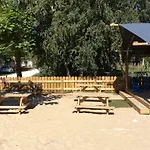مكان تخييم Tente Avec Terrasse - 5 Pers. - Api-1-52-2033 *
