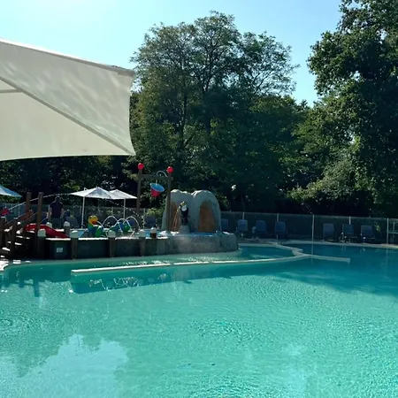 Campsite Tente Avec Terrasse - 5 Pers. - Api-1-52-2033 Grayan-et-l'Hopital