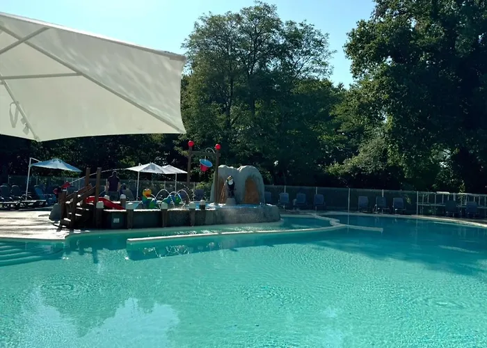 Campsite Tente Avec Terrasse - 5 Pers. - Api-1-52-2033 Grayan-et-l'Hopital