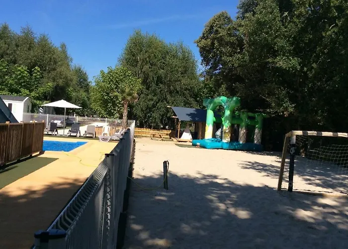 Tente Avec Terrasse - 5 Pers. - Api-1-52-2033 Campsite Grayan-et-l'Hopital